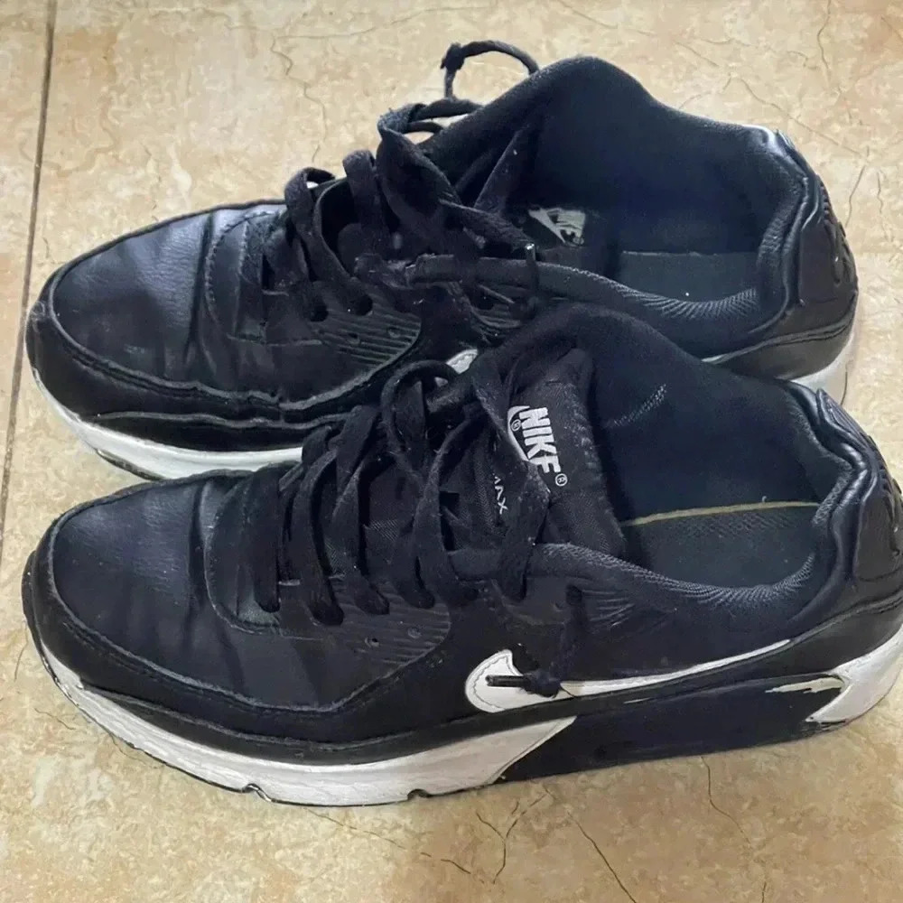 Size 6.5 Y(24.5cm) Woman’s 8.5 Nike Air Max Black /White Sneakers Shoes